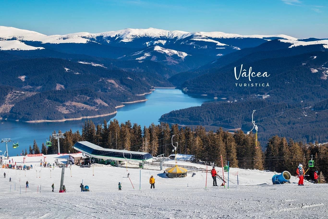 Arosa Ski Resort - Peisaj montan cu zăpadă și pârtii de ski